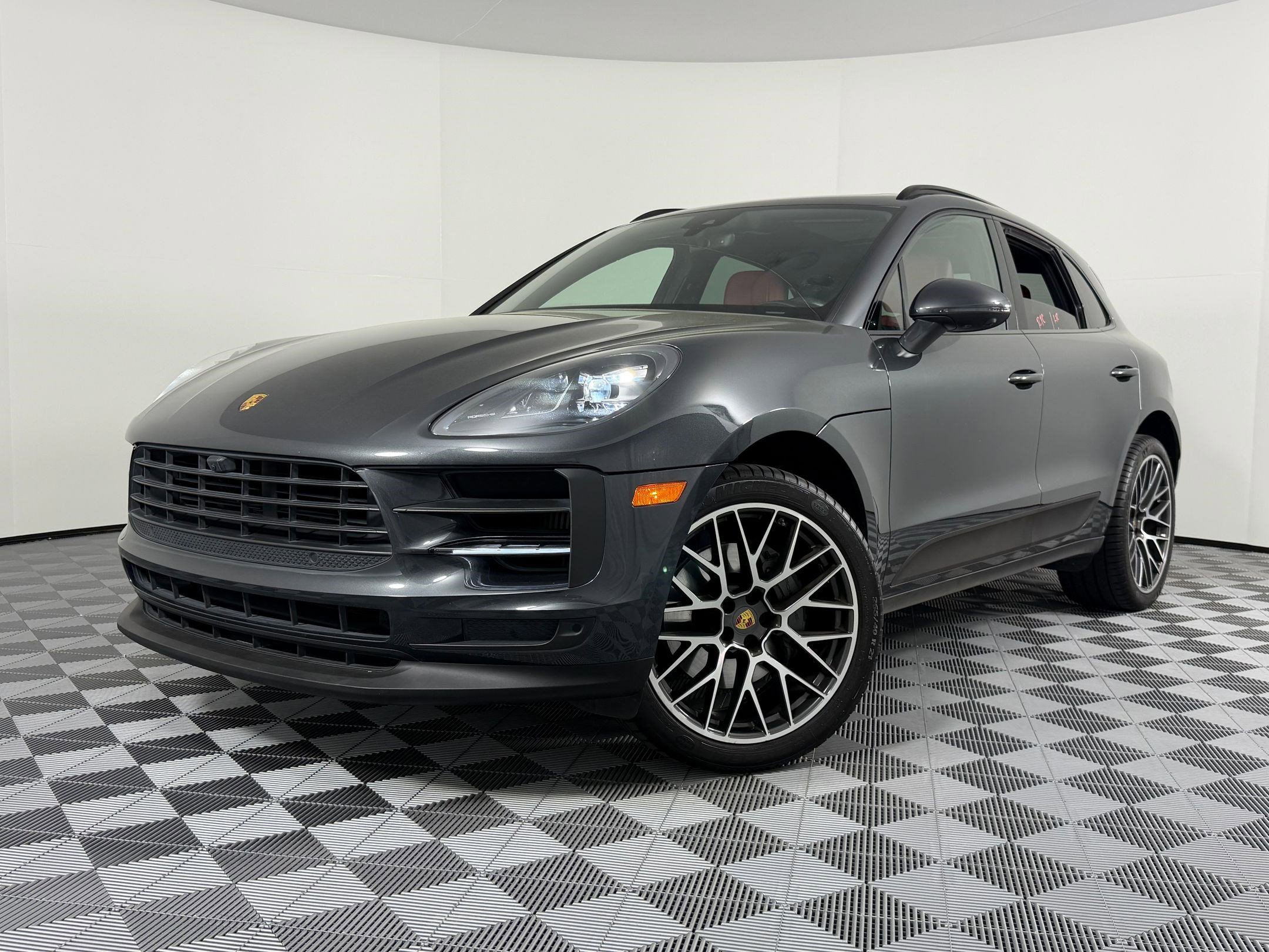 Certified 2021 Porsche Macan S image 1