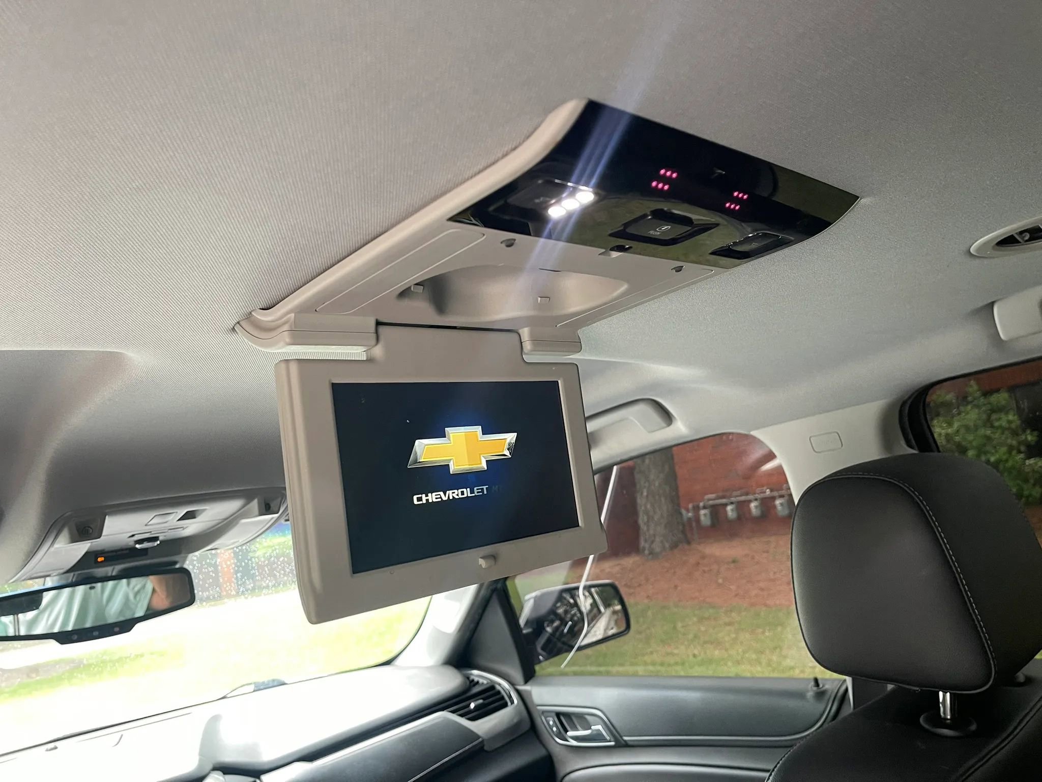 Used 2017 Chevrolet Suburban Premier RWD image 17