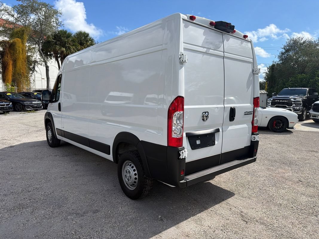 Used 2025 RAM ProMaster 2500 w/ Convenience Group FWD image 3