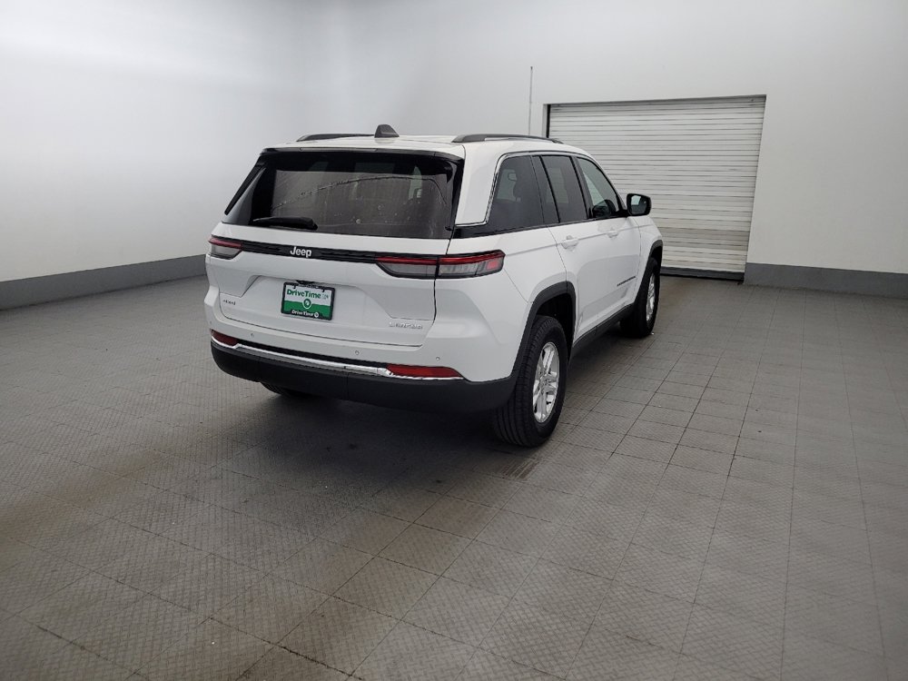 Used 2023 Jeep Grand Cherokee Laredo w/ Luxury Tech Group I AWD/4WD image 9