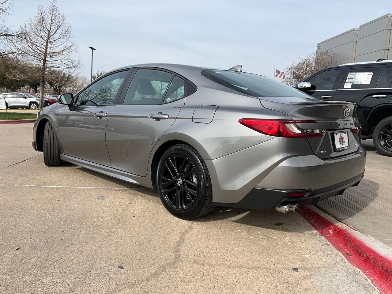 Used 2025 Toyota Camry SE image 8