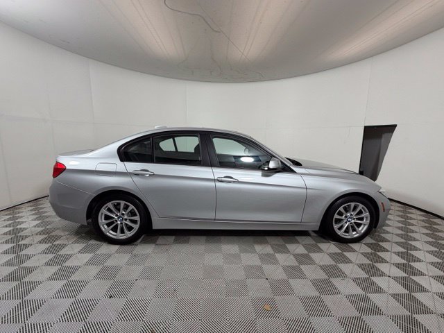 Used 2016 BMW 320i xDrive Sedan AWD/4WD image 8