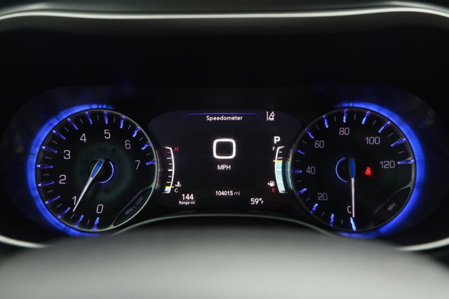 Used 2022 Chrysler Pacifica Touring-L image 12