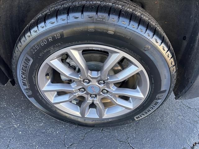Used 2024 GMC Terrain SLT image 17