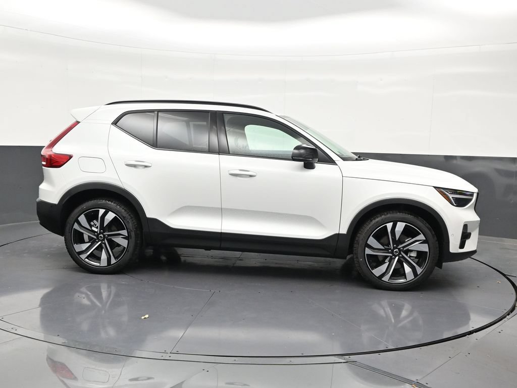 New 2026 Volvo XC40 B5 Plus w/ Climate Package AWD/4WD image 6