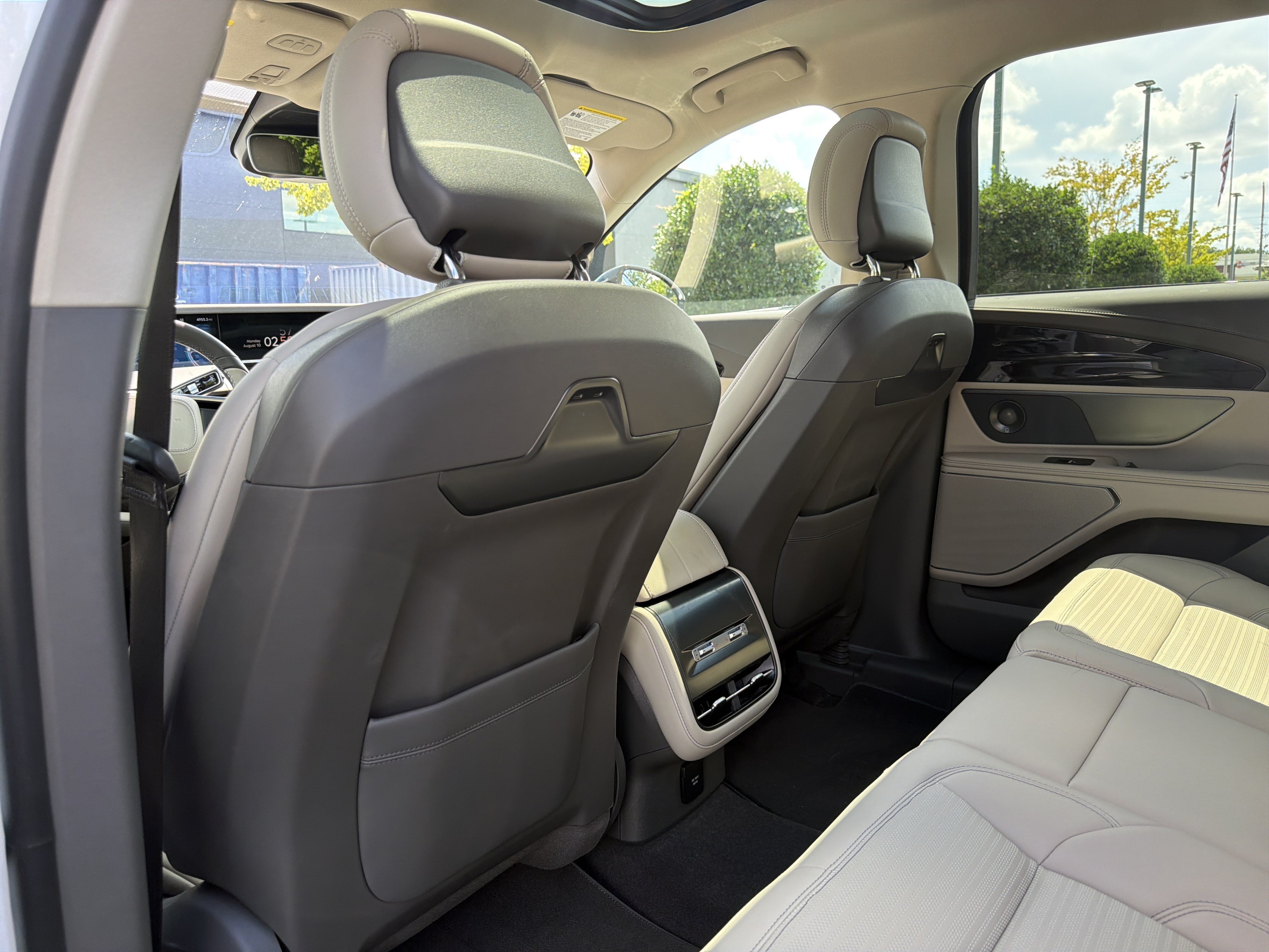 Used 2025 Lincoln Nautilus Reserve AWD/4WD image 48