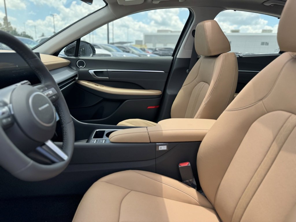 New 2025 Hyundai Sonata Limited image 19
