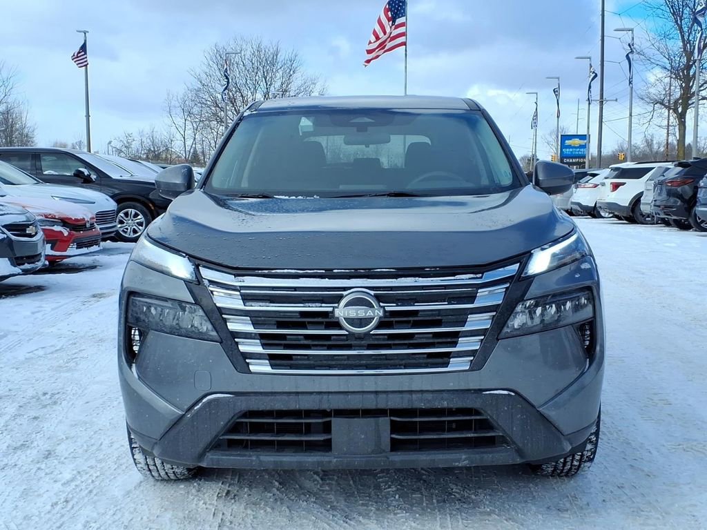 Used 2024 Nissan Rogue SV image 2