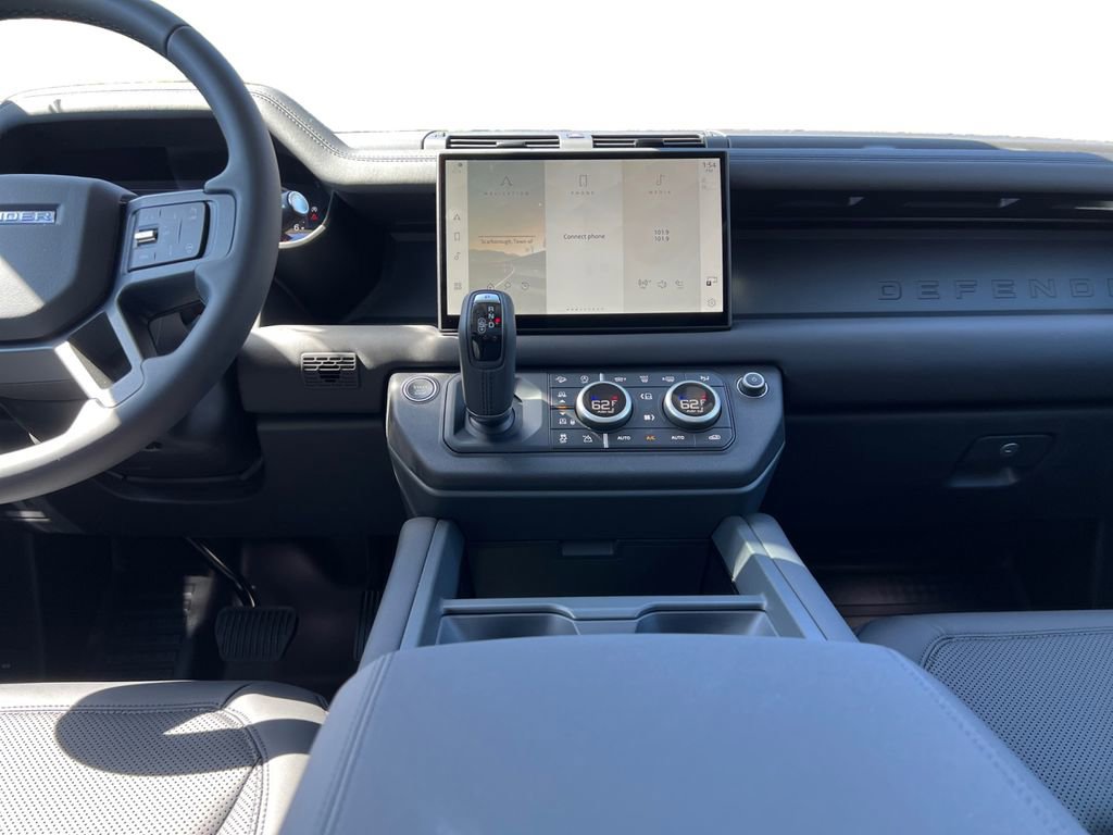 New 2025 Land Rover Defender 110 S image 27