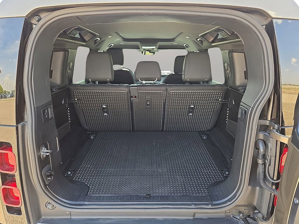 Used 2025 Land Rover Defender 110 S image 12