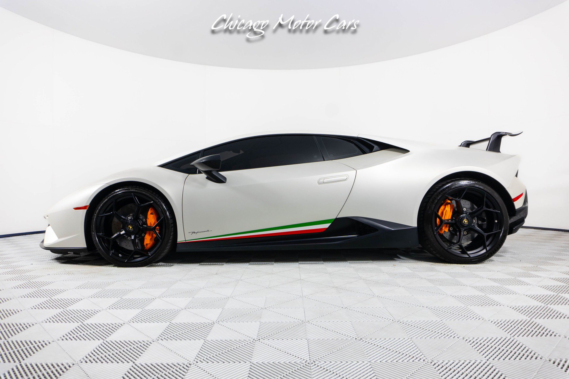Used 2018 Lamborghini Huracan AWD/4WD image 3
