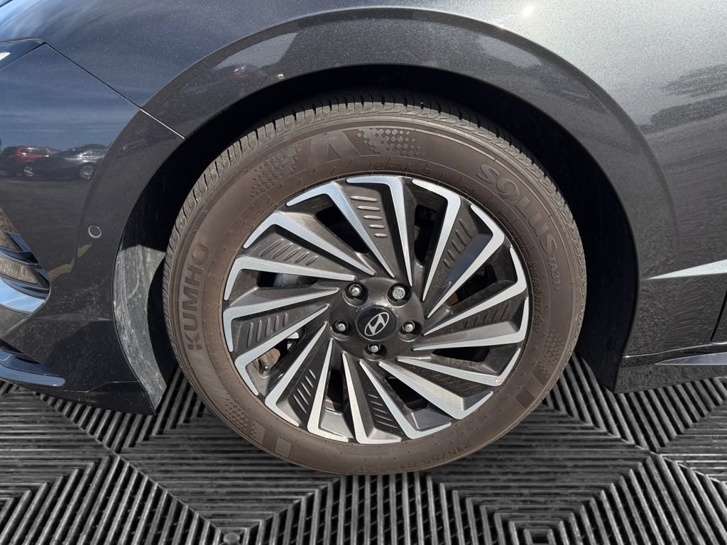Certified 2025 Hyundai Sonata Limited FWD image 15