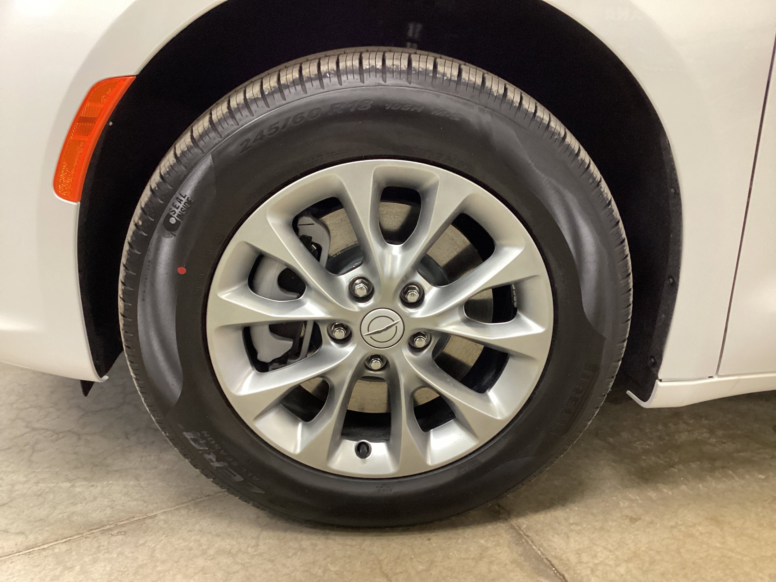 New 2026 Chrysler Pacifica Select AWD/4WD image 10