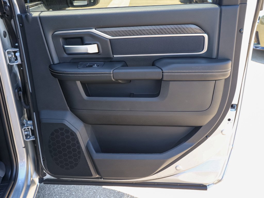 New 2026 RAM 3500 Big Horn AWD/4WD image 19