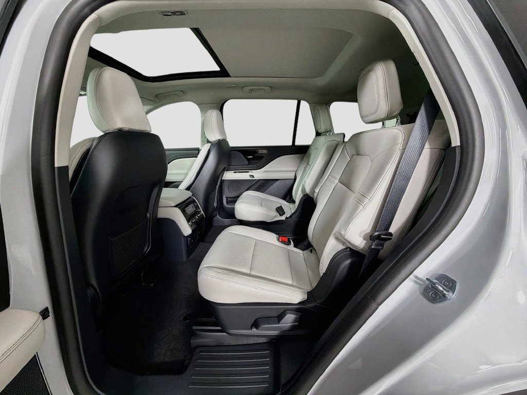 New 2027 Lincoln Aviator 2WD image 25