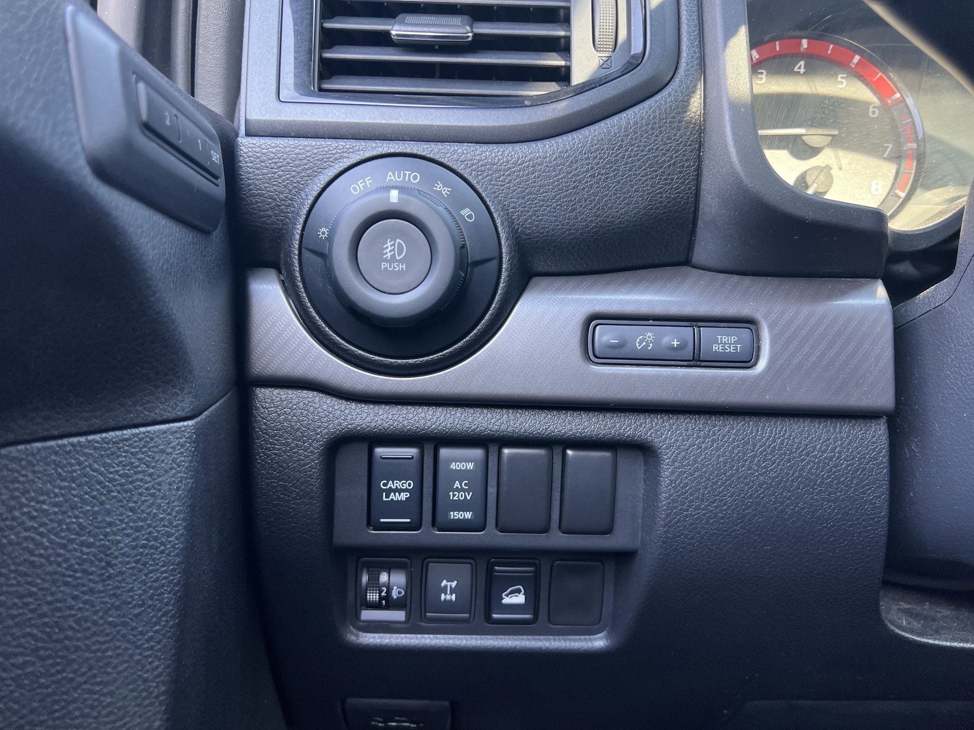 Used 2021 Nissan Titan PRO-4X w/ Pro-4x Convenience Package AWD/4WD image 15
