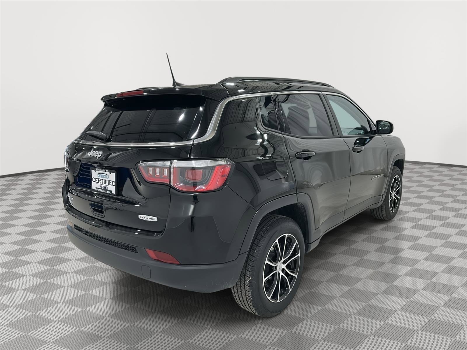 Used 2019 Jeep Compass Latitude w/ Popular Equipment Group image 5