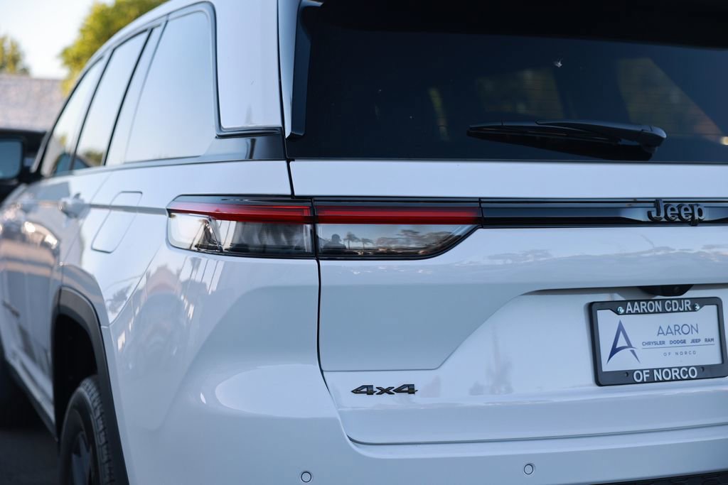 New 2026 Jeep Grand Cherokee Altitude AWD/4WD image 10