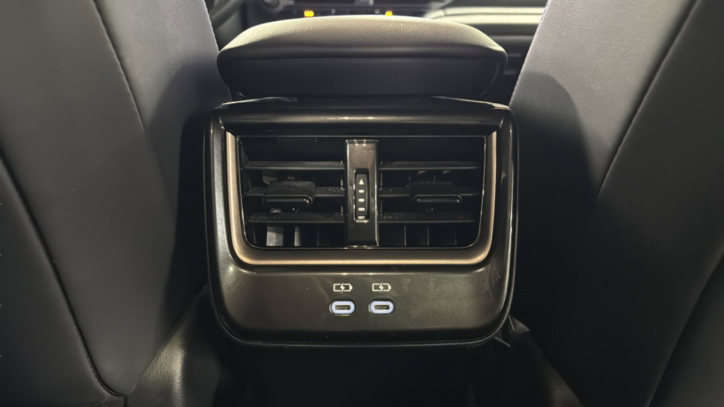 Used 2024 Toyota Crown Limited image 30