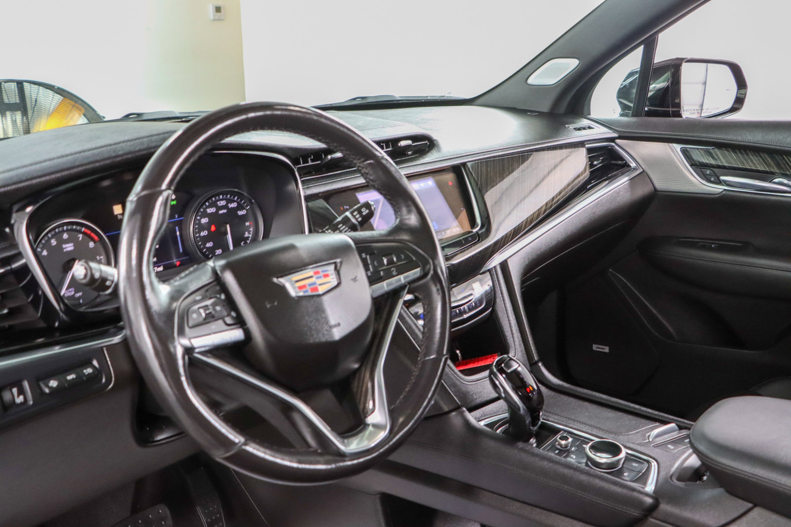 Used 2023 Cadillac XT6 Premium Luxury w/ Technology Package FWD image 25