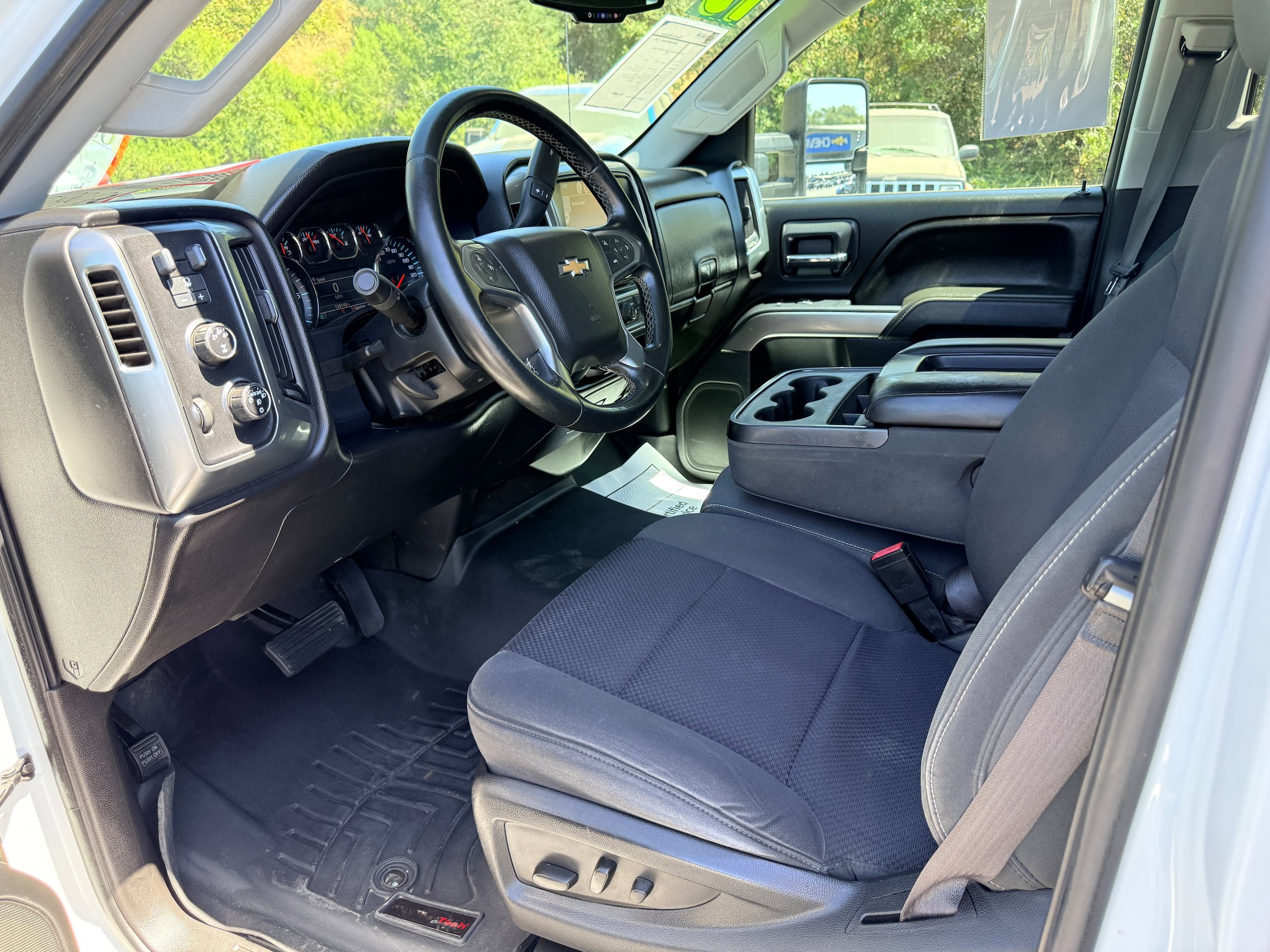 Used 2015 Chevrolet Silverado 2500 LT w/ LT Convenience Package AWD/4WD image 13