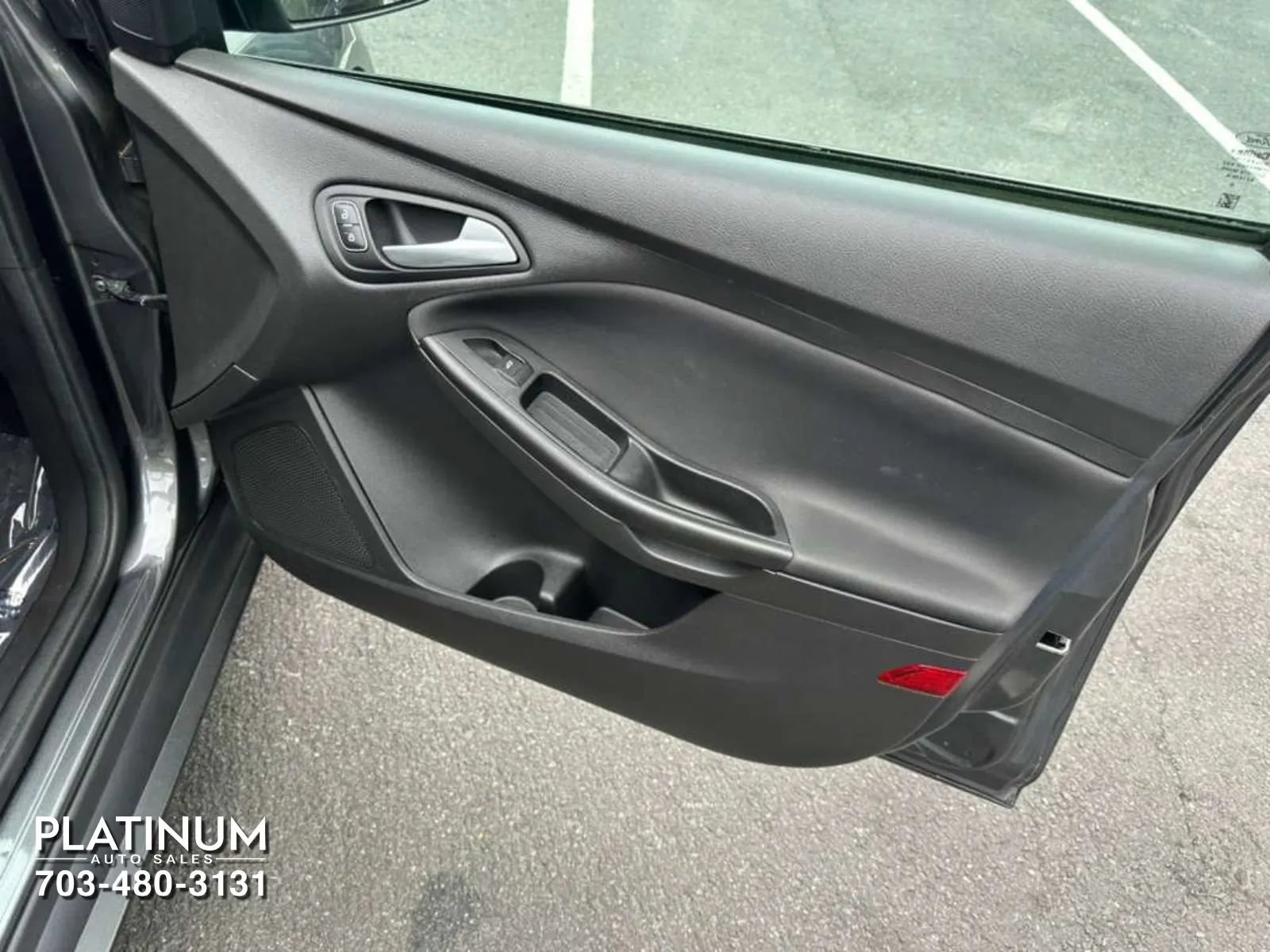 Used 2018 Ford Focus SE FWD image 17