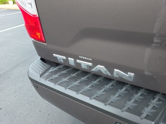 Used 2017 Nissan Titan SV AWD/4WD image 14
