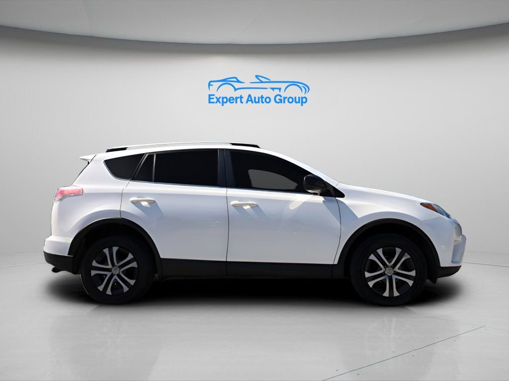 Used 2018 Toyota RAV4 LE image 30