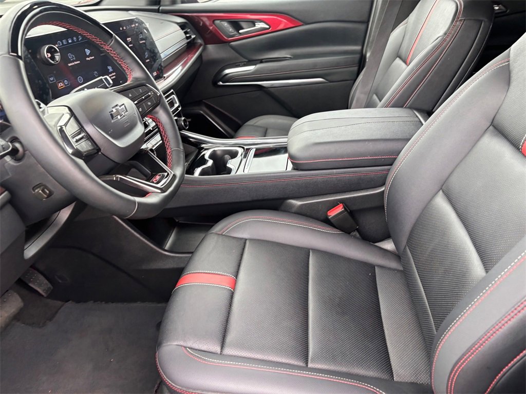 Used 2025 Chevrolet Traverse RS image 10
