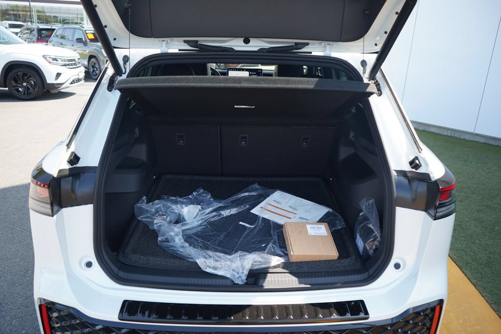 New 2026 Volkswagen Tiguan SEL R-Line AWD/4WD image 11