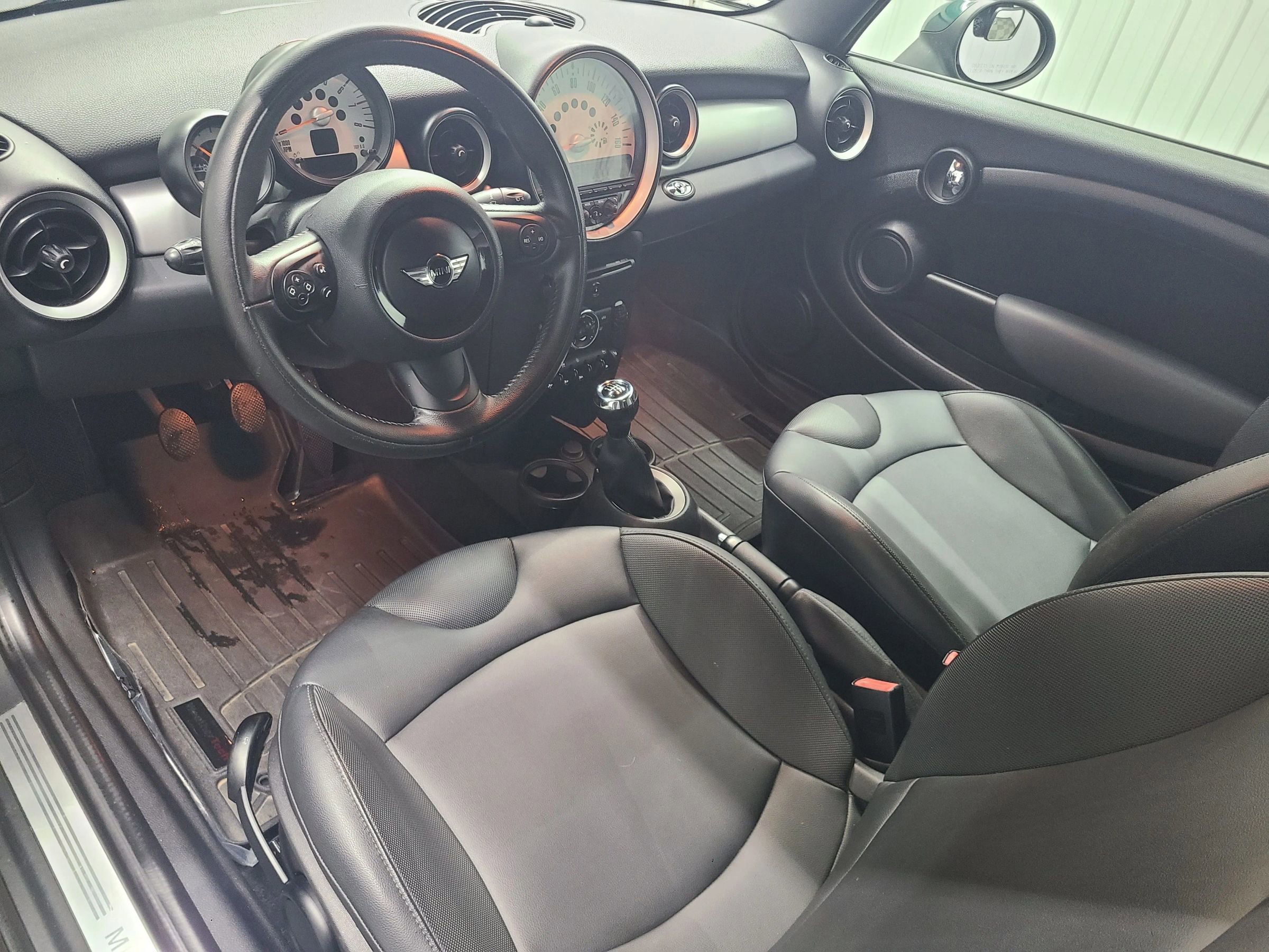 Used 2011 MINI Cooper Convertible image 3