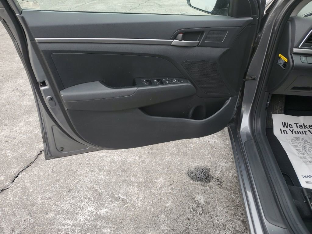 Used 2018 Hyundai Elantra SE image 12
