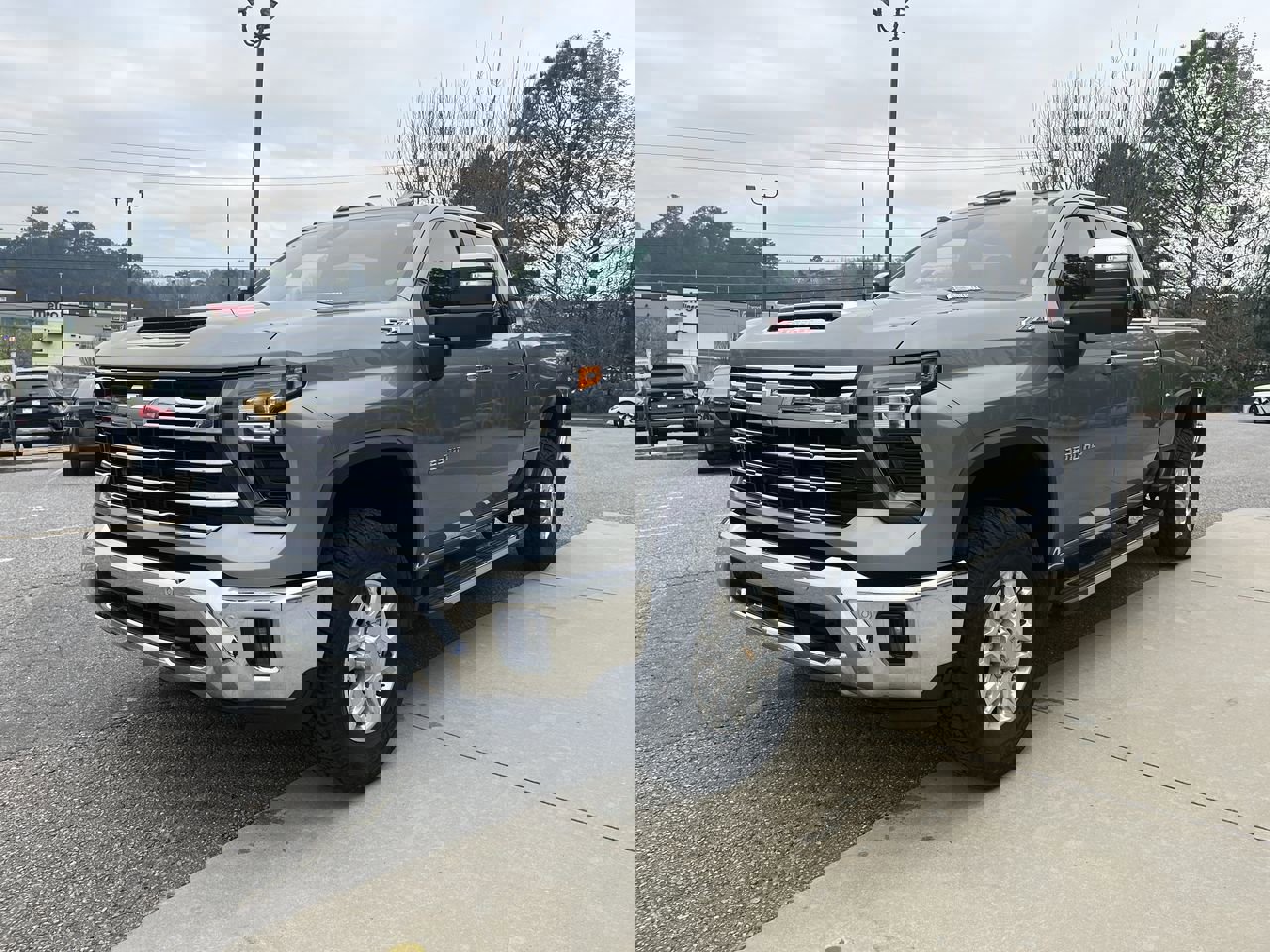 Used 2024 Chevrolet Silverado 2500 LTZ w/ LTZ Plus Package image 4