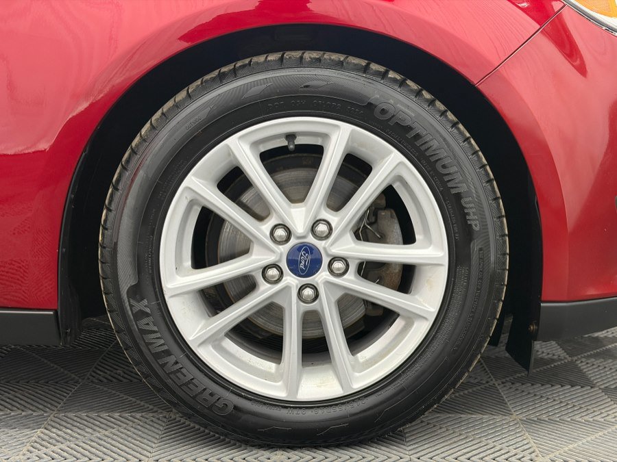 Used 2017 Ford Focus SE w/ Cold Weather Package FWD image 30