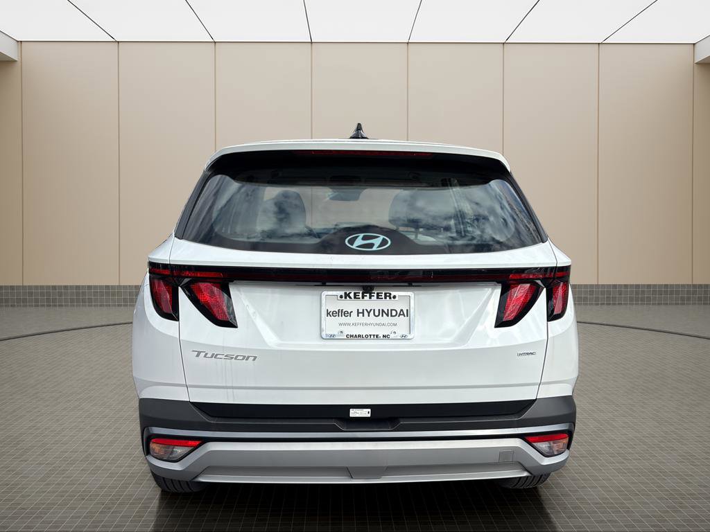 Certified 2025 Hyundai Tucson SE image 4