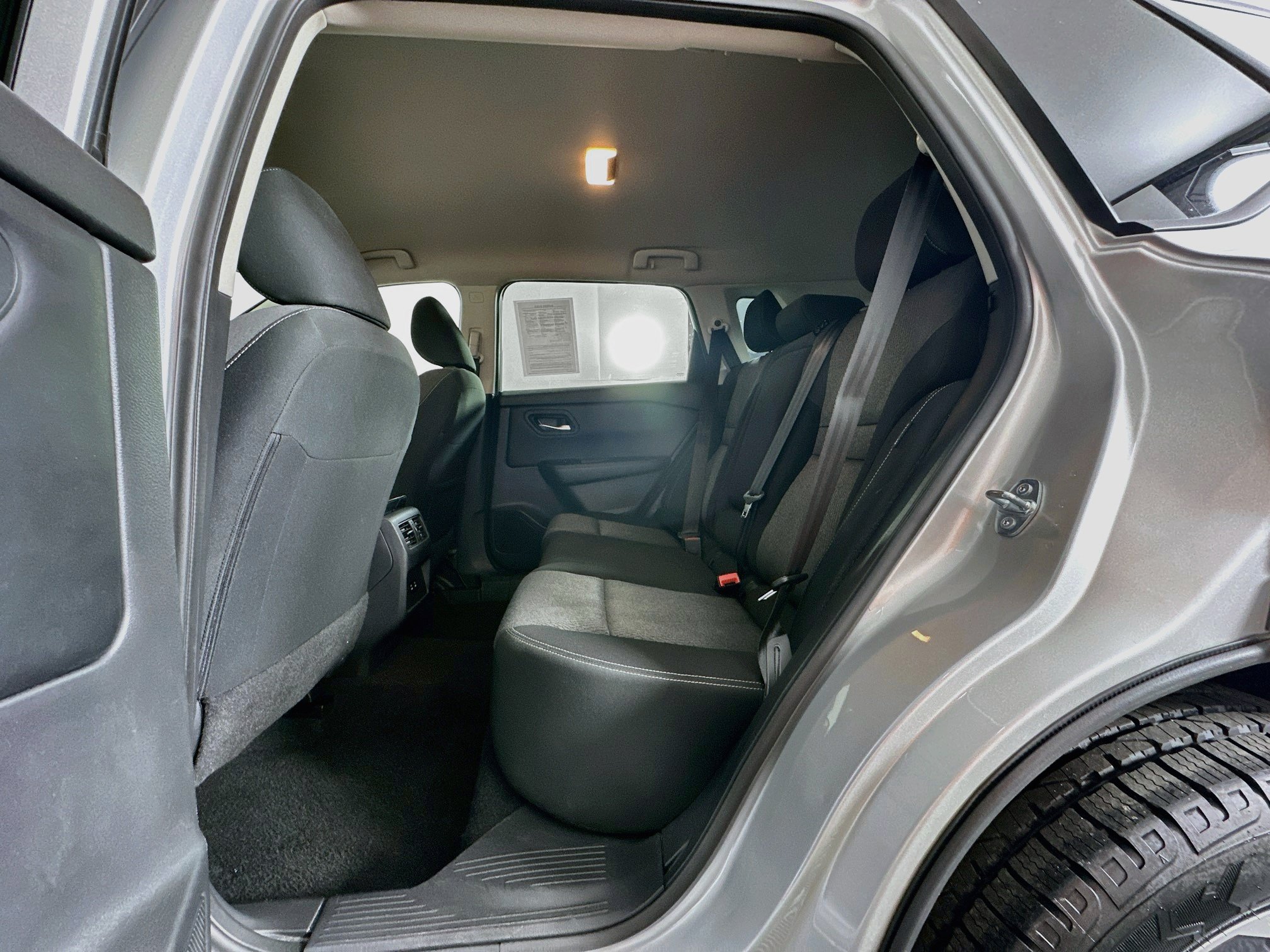 Used 2025 Nissan Rogue SV FWD image 28