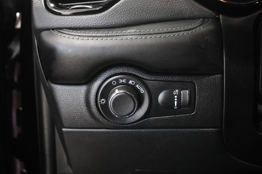 Certified 2024 Dodge Durango SXT w/ 3rd Row Seating Group image 15