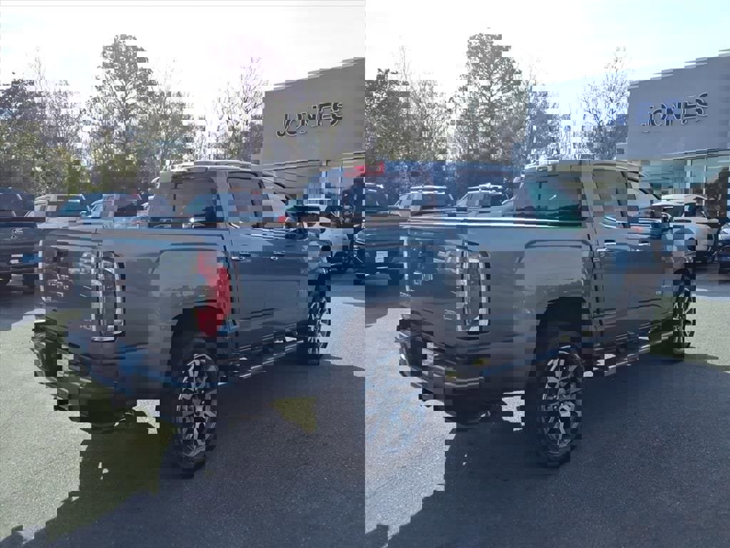 Used 2020 GMC Canyon Denali image 2