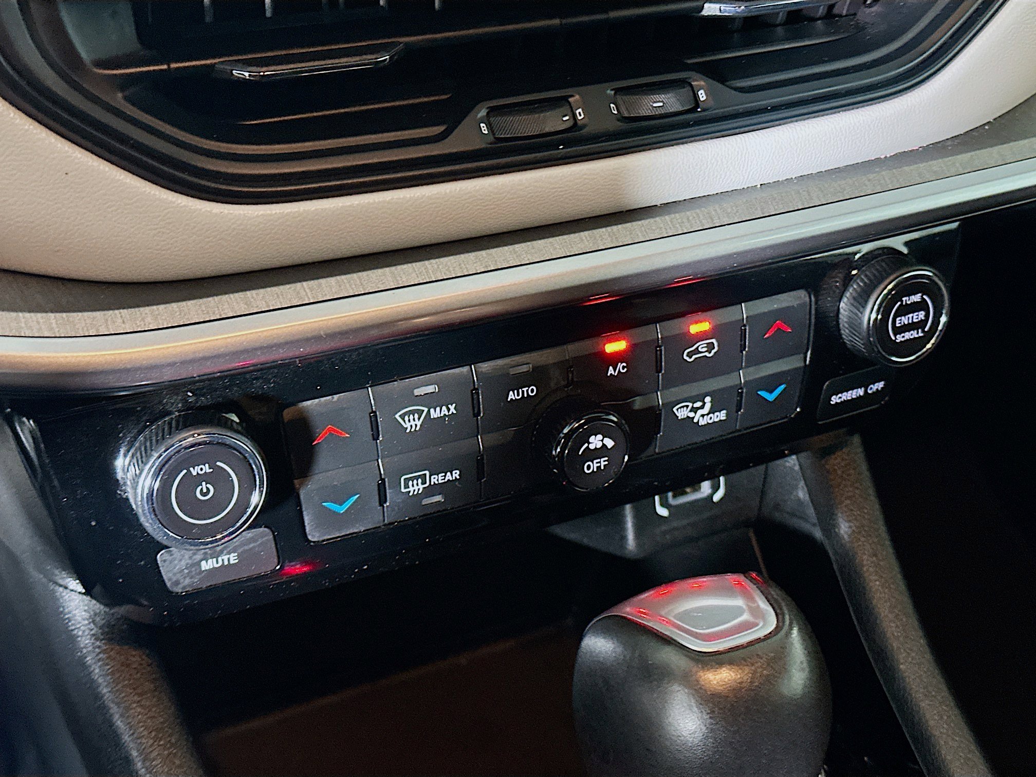 Used 2025 Jeep Compass Limited image 23