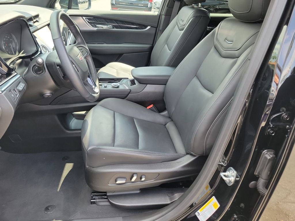 Used 2025 Cadillac XT6 Premium Luxury w/ Technology Package FWD image 19