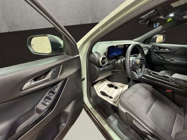 Used 2025 Chevrolet Equinox LT image 11
