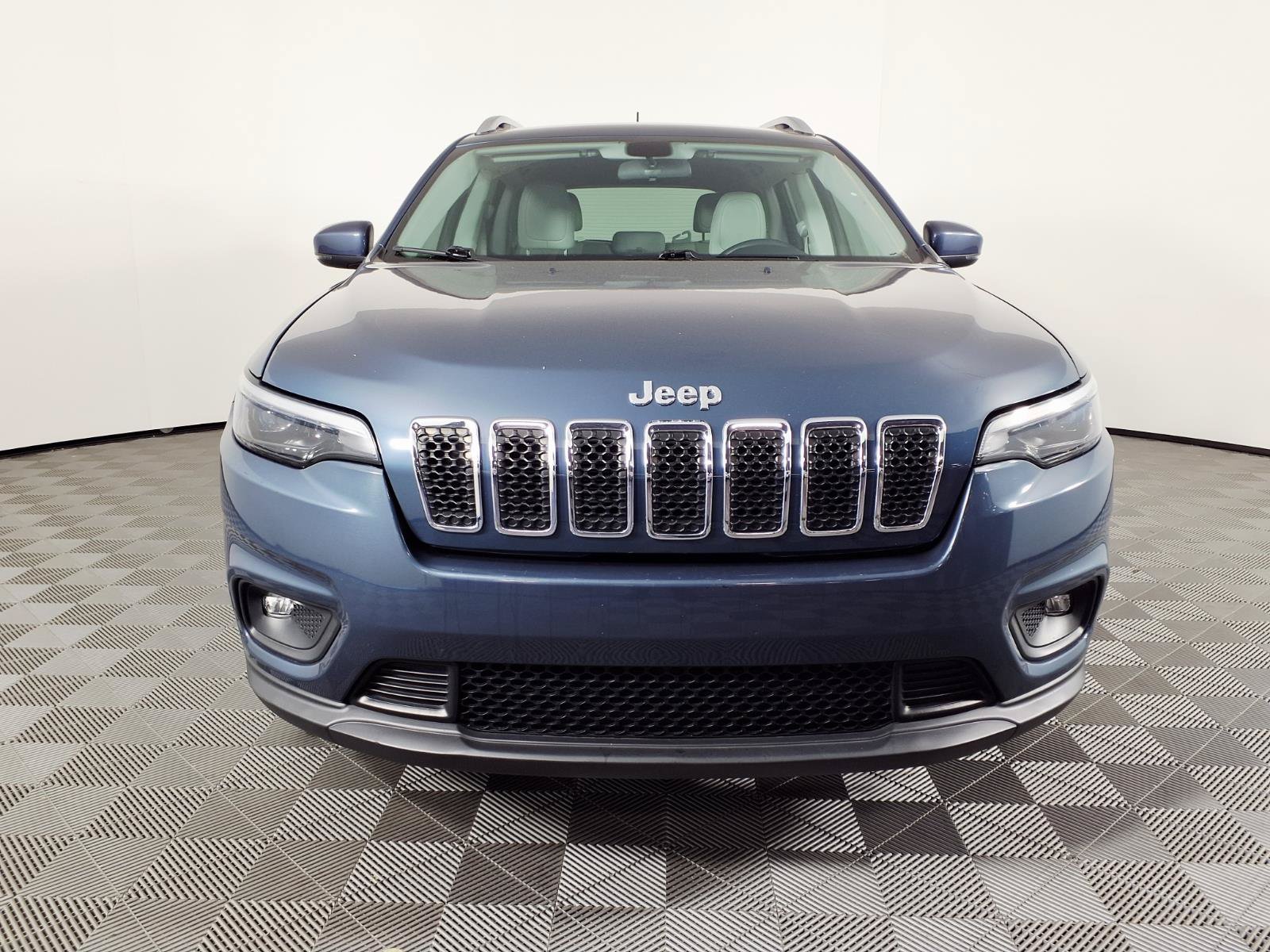 Used 2020 Jeep Cherokee Latitude Plus AWD/4WD image 2