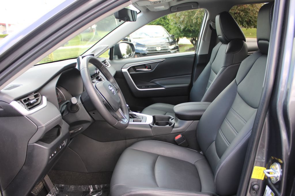 Used 2021 Toyota RAV4 XLE Premium AWD/4WD image 11