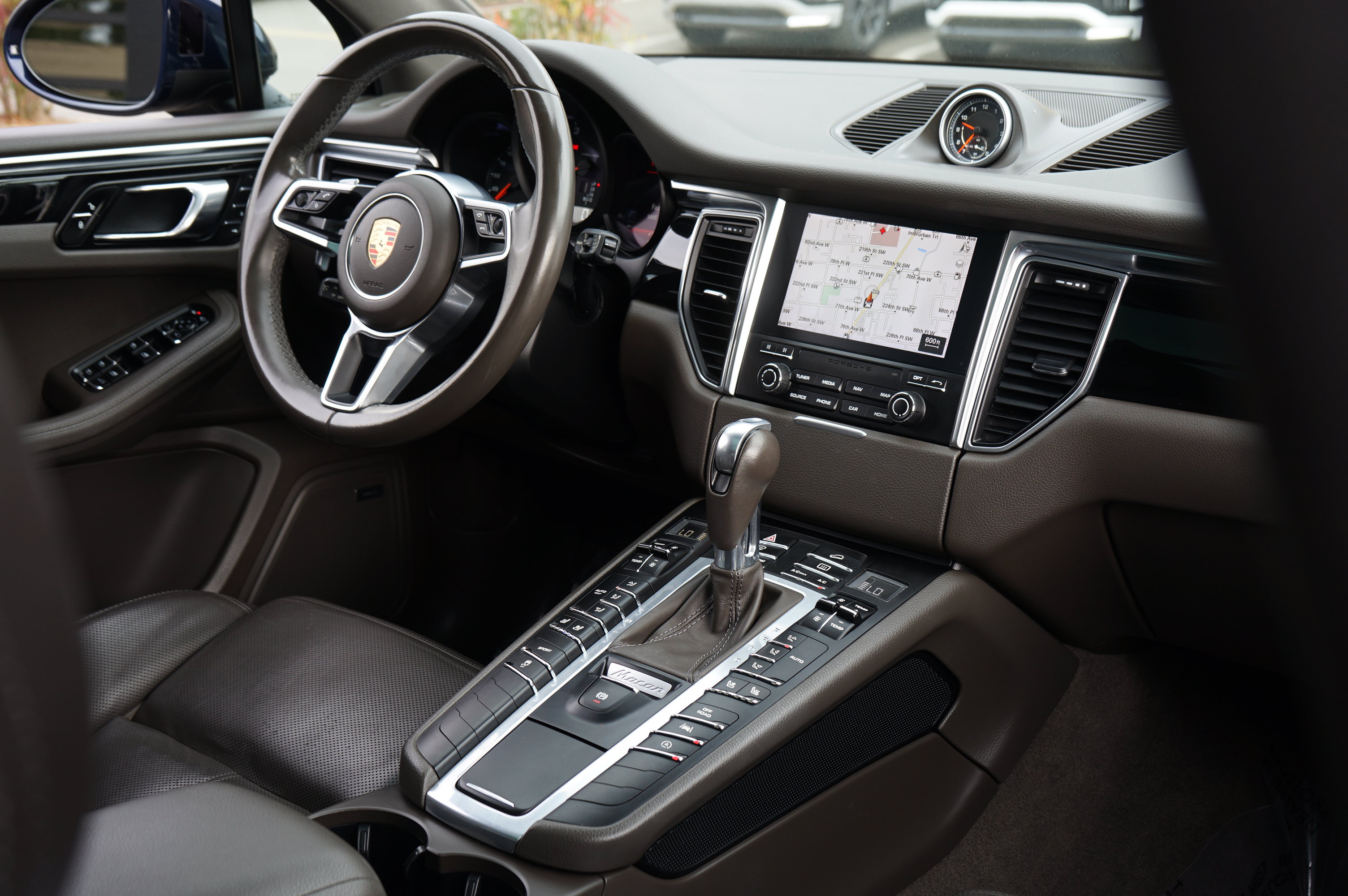 Used 2017 Porsche Macan AWD/4WD image 40