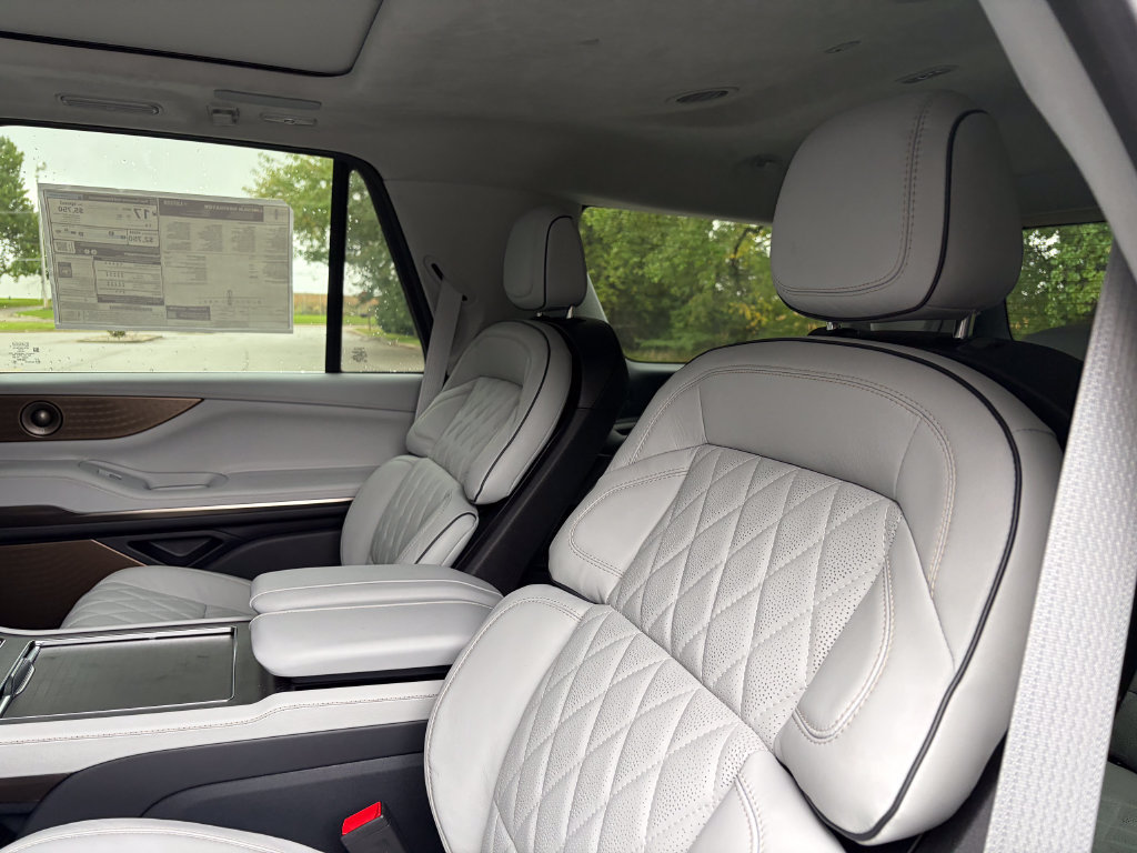 New 2027 Lincoln Navigator Black Label AWD/4WD image 21