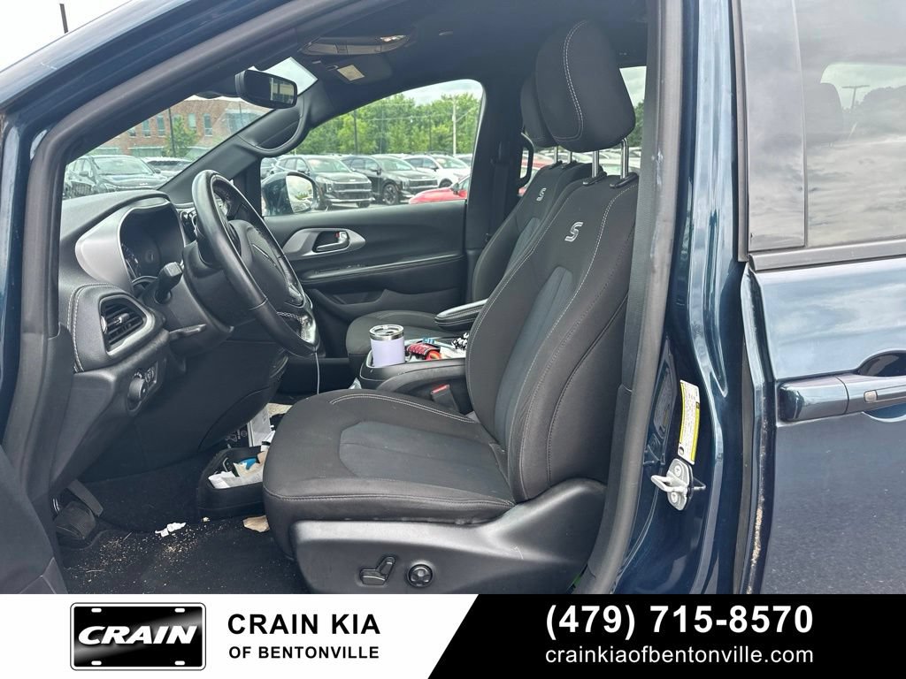 Used 2021 Chrysler Pacifica Touring w/ S Appearance Package FWD image 10