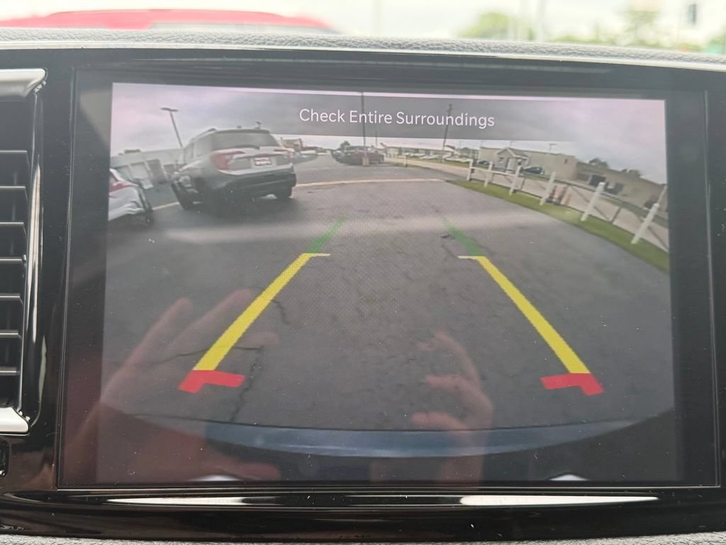 Used 2025 Chrysler Pacifica Limited FWD image 35