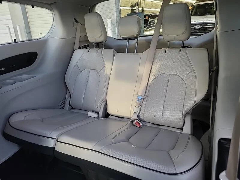 Used 2021 Chrysler Pacifica Limited w/ Premium & Safety Sphere Group AWD/4WD image 10