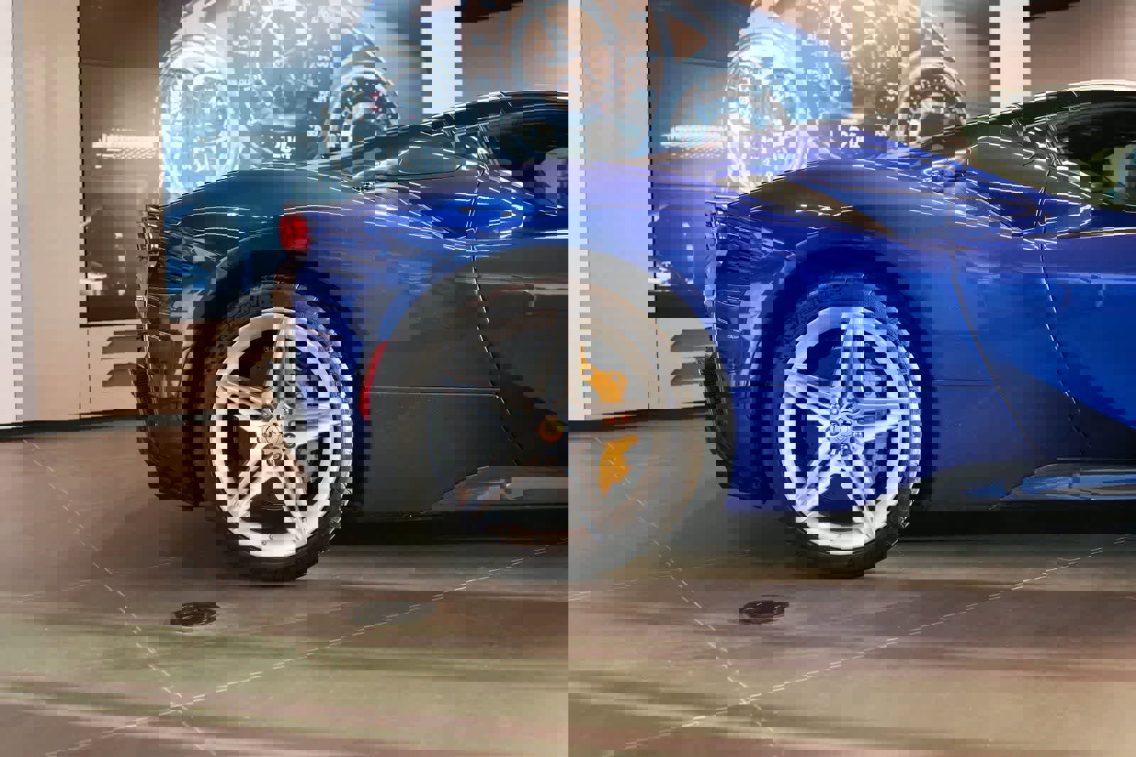 Used 2022 Ferrari SF90 Spider image 2