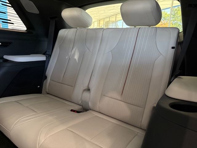 New 2026 Cadillac Vistiq Sport image 9